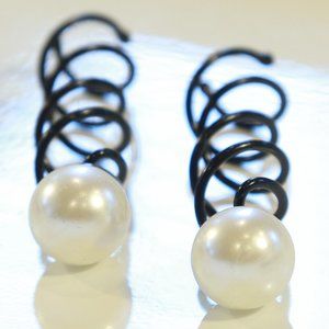 2 NWT WHITE PEARL WITH SPIRAL BLACK BUN HAIRPINS